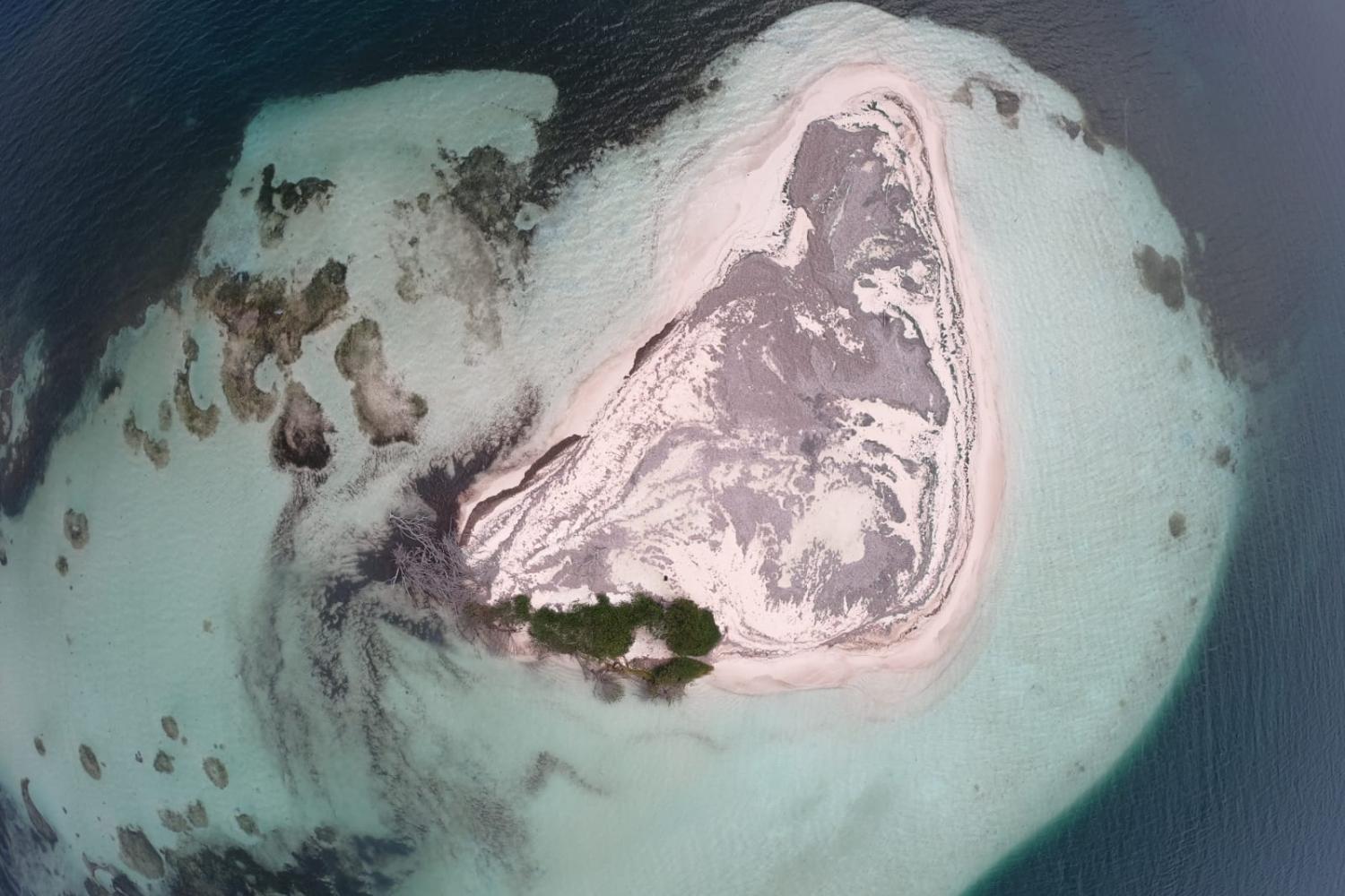 Vue aérienne de l'Îlet blanc @Didier Baltide