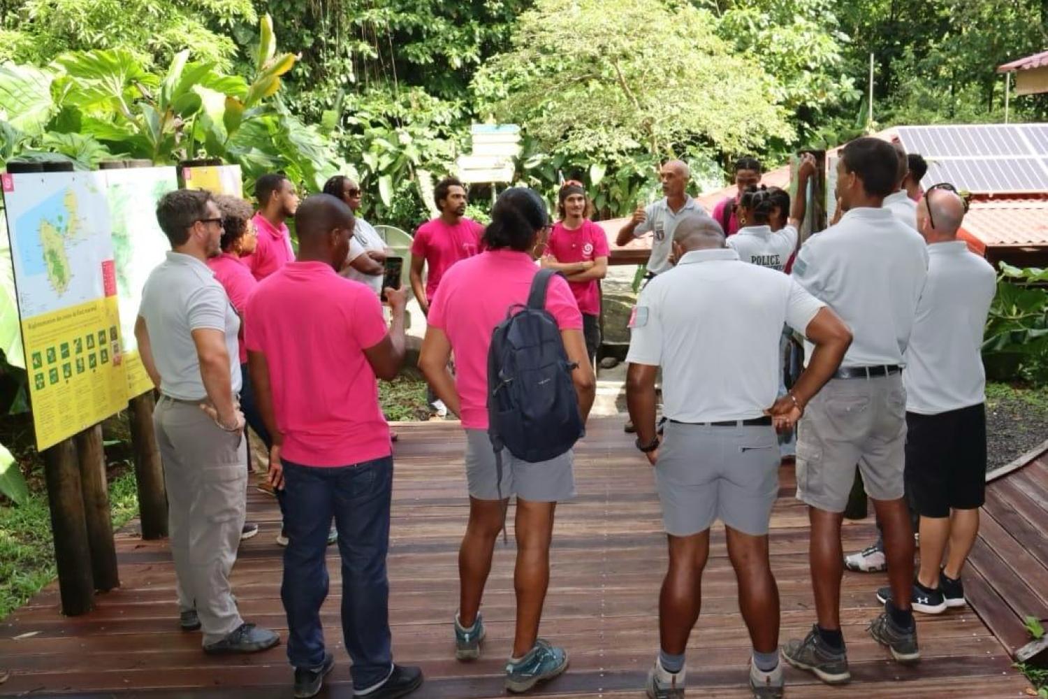 Briefing des équipes PNG